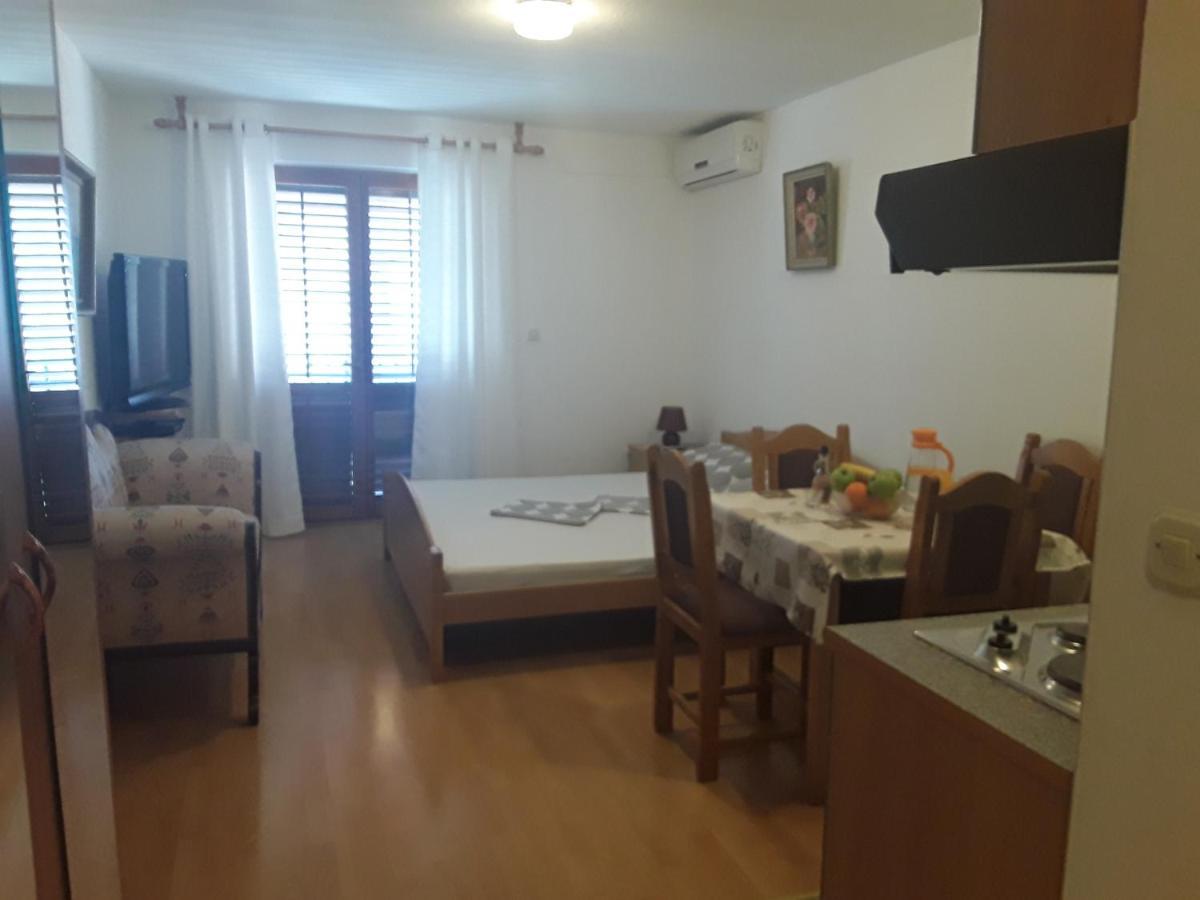 Zaton Apartmani M. Ilesh Екстер'єр фото