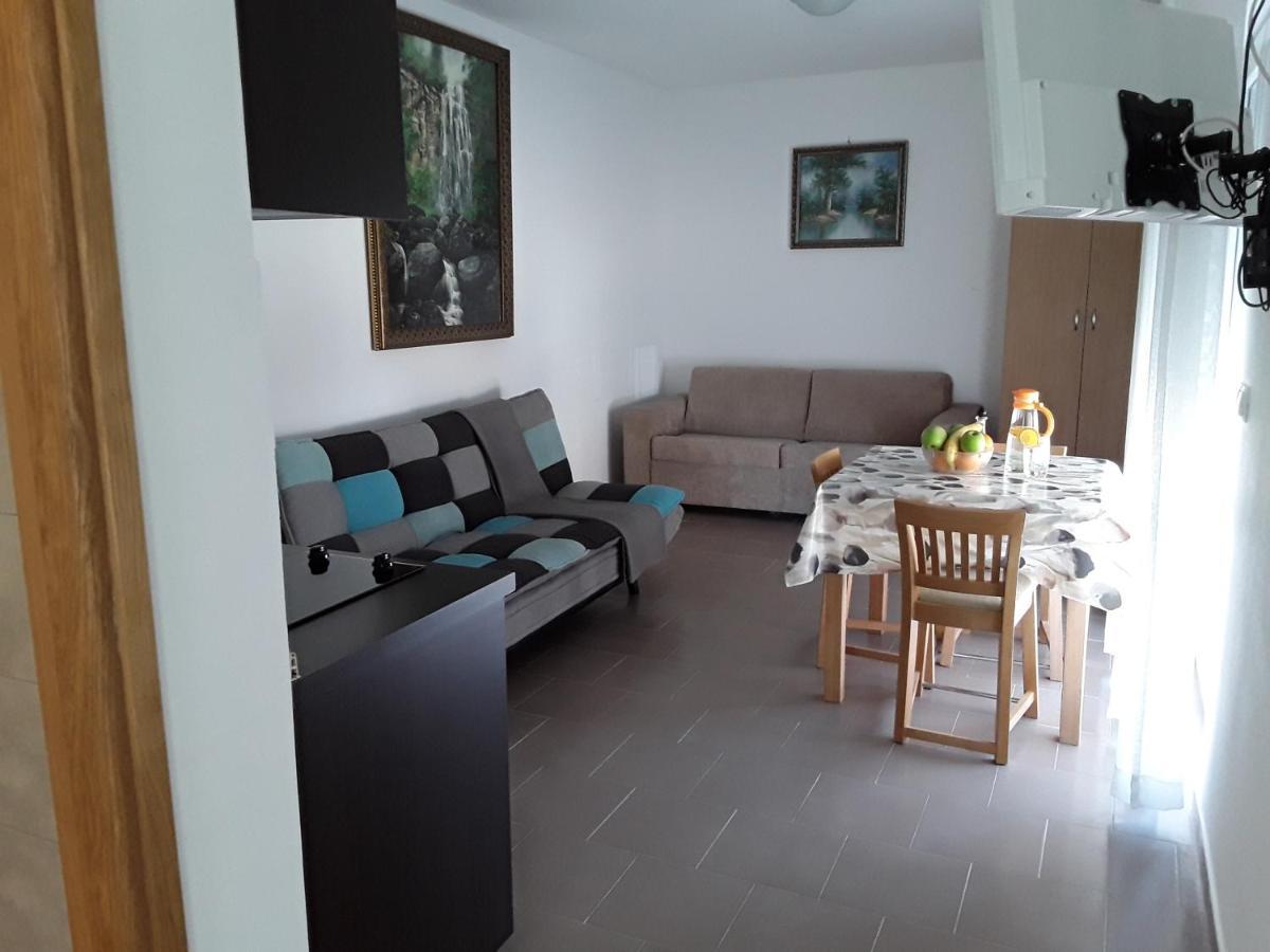 Zaton Apartmani M. Ilesh Екстер'єр фото