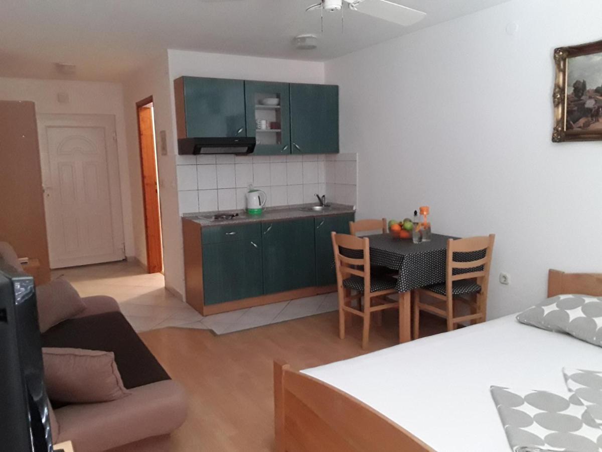 Zaton Apartmani M. Ilesh Екстер'єр фото
